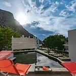 In Kamares, Sifnos Камараи