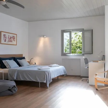 In Kamares, Sifnos Καμάρες